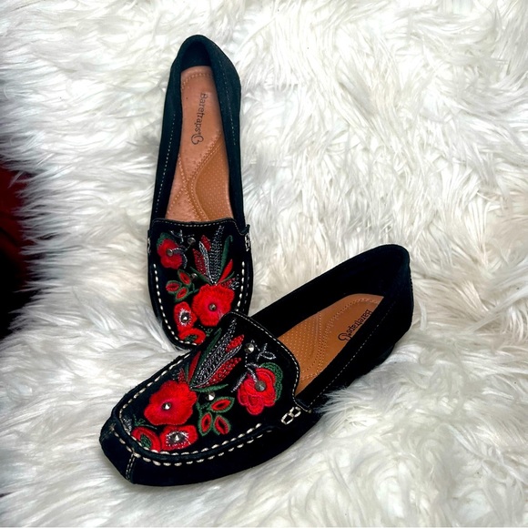 Beartraps Otella Embroidered Suede Loafer/Moccasin Size 7 Black Beautiful Flats - Picture 6 of 9